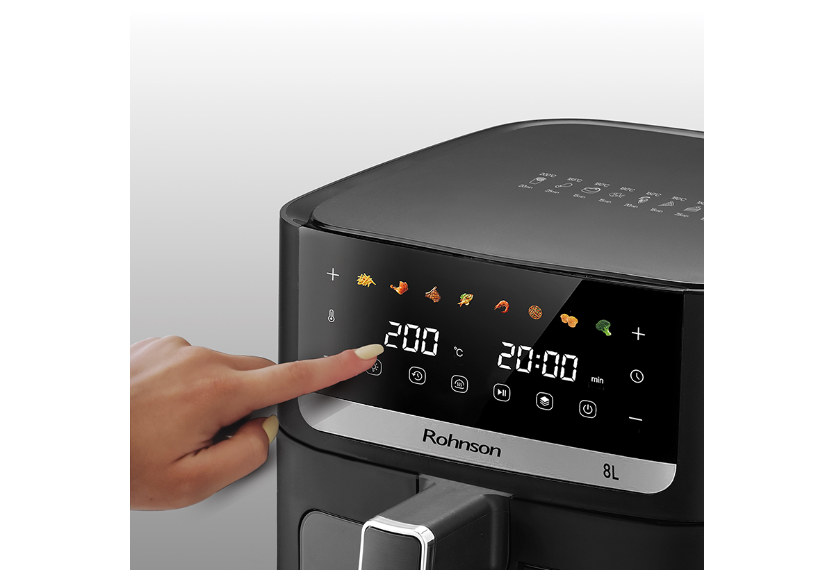 Απεικονίζεται δάχτυλο να πληκτρολογεί στην οθόνη.